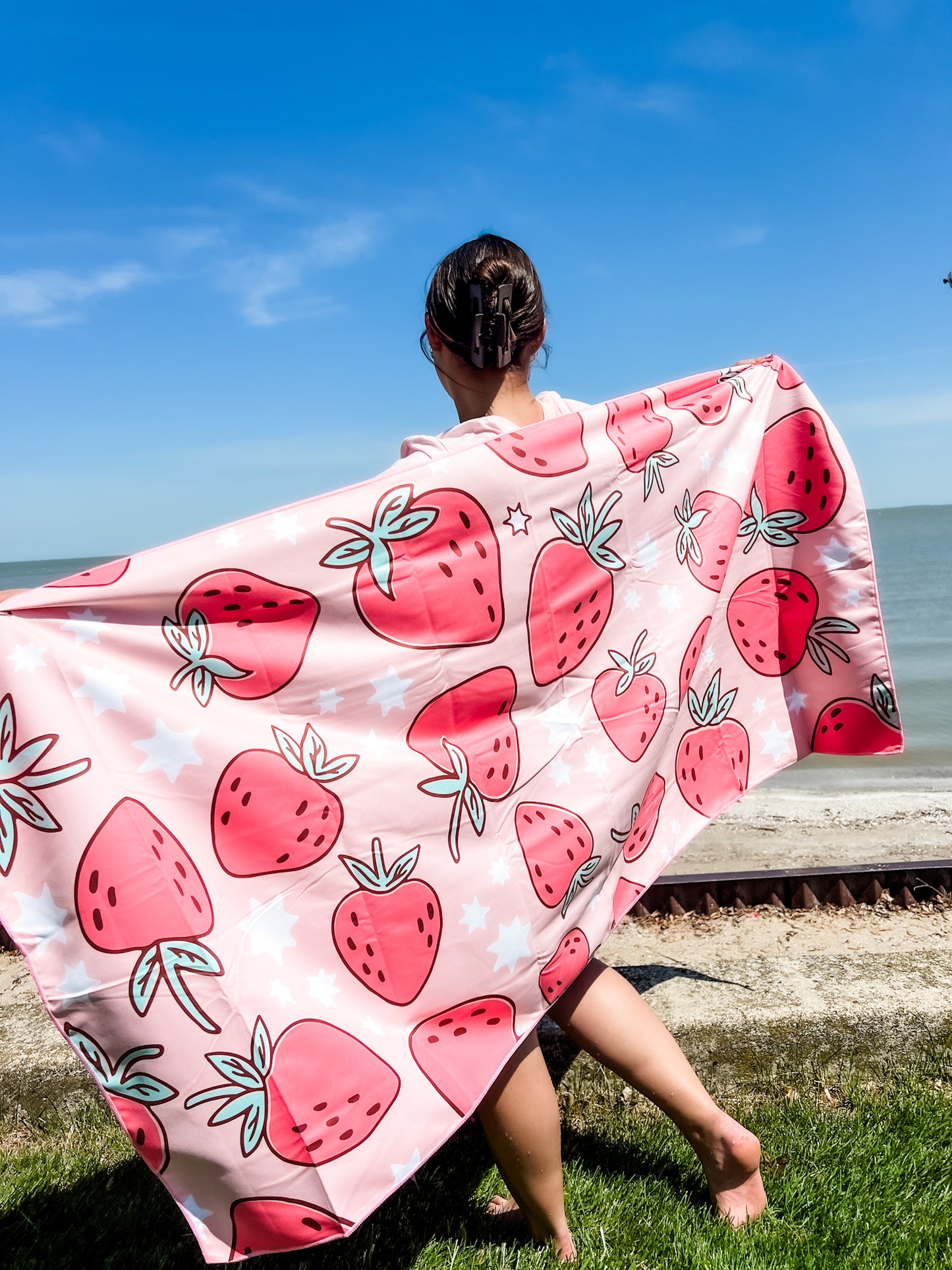 Loving God | Strawberry Quick-dry Beach Towel